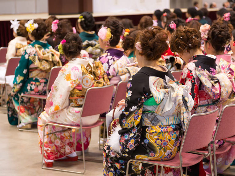 2021年の成人式は夏？お盆に行う成人式の服装は振り袖・ドレス？ やって！やられますか！